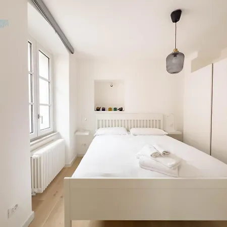 Corridoni 3b Tirabora Short Rent *