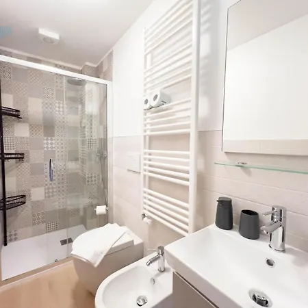 Appartamento Corridoni 3b Tirabora Short Rent